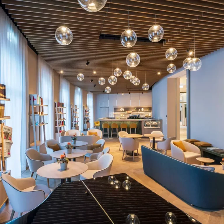 krankenhaus-waldkliniken-eisenberg-cafe-cafeteria-pendelleuchte-glaskugelleuchte-01